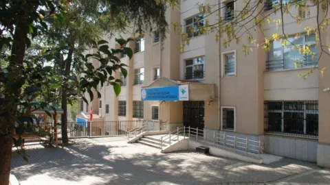 Devlet okulunda kayıt parası alındığına dair iddiaları gösteren bir görsel.