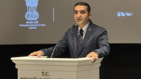 Beyoğlu Belediye Başkanı İnan Güney, savunma yaptığı için kendisine yönelik eleştirilere yanıt veriyor.