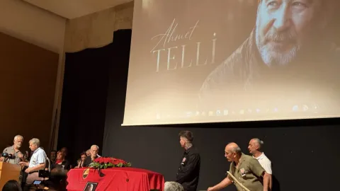 Şair Ahmet Telli'nin cenaze töreninden bir görüntü.