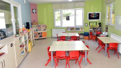 Kamu kurumlarında çocuk bakımevi açılmasına ilişkin yönetmelik değişikliği.