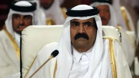 Katar'ın eski Emiri Şeyh Hamid bin Halife El Sani'nin bir fotoğrafı.