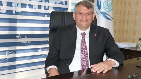 Akçakale Sınır Kapısı'nda gümrük kontrolü yapılan makam aracı.