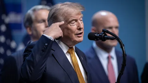ABD Başkanı Donald Trump konuşma yaparken