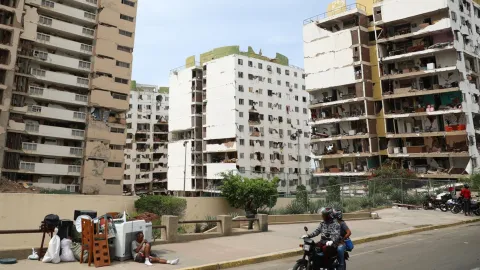 Venezuela'da deprem sonrası yıkım görüntüleri.