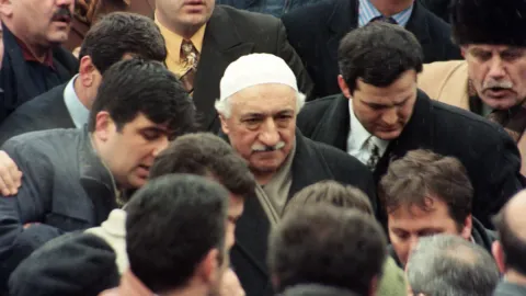 Fethullahçı yapılanma içinde af talebi ve AKP'den ilk yanıtı konu alan haber görseli.
