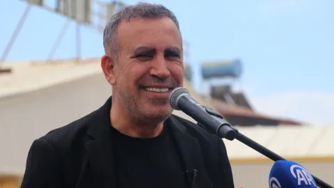 Haluk Levent'in emniyetteki ifadesi sırasında çekildiği iddia edilen fotoğraf.
