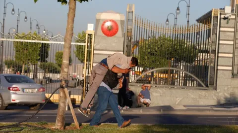 15 Temmuz darbe girişimi sırasında çekilmiş, tankların ve askerlerin olduğu bir kare.