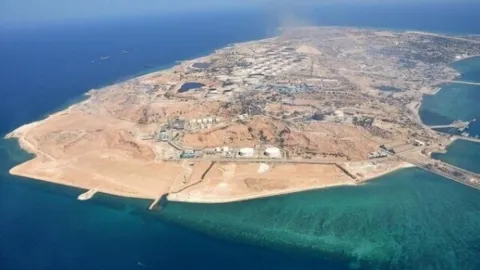 ABD ordusuna ait bir gemi veya askeri operasyon görüntüsü.
