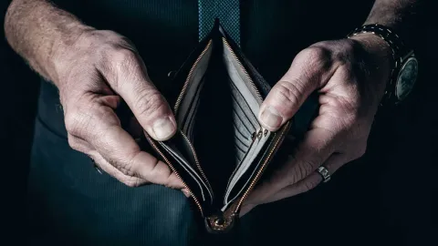 Dört kişilik bir ailenin sağlıklı beslenmesi için gereken aylık gıda harcaması ve yoksulluk sınırı rakamlarını gösteren grafik.