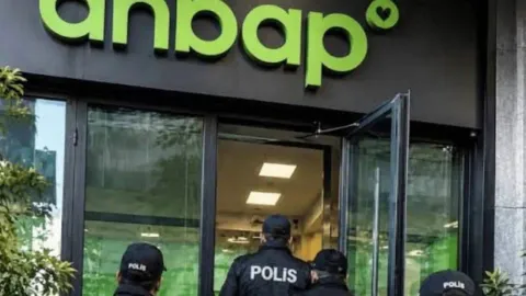 Ahbap Derneği kurucusu Alper Çelik'in tutuklanmasını konu alan haber görseli.
