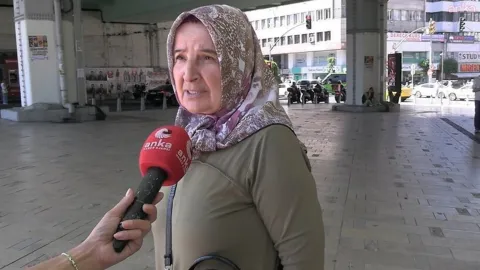 Emekliler, en düşük emekli maaşına yapılan zamma tepki gösteriyor.
