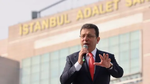 Ekrem İmamoğlu'nun YouTube ve X hesaplarına erişim engeli haberi