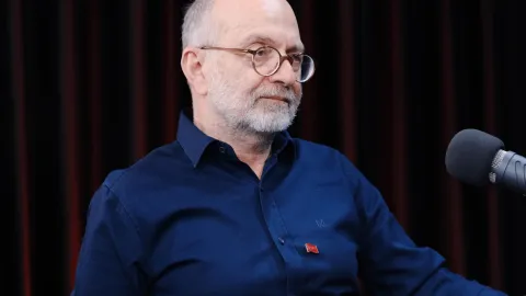 TKP Genel Sekreteri Kemal Okuyan açıklama yaparken