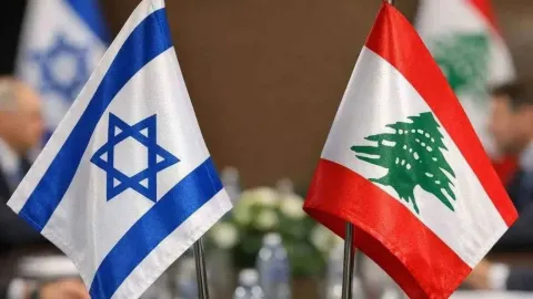 Lübnan ve İsrail sınırındaki askerler ve askeri araçlar