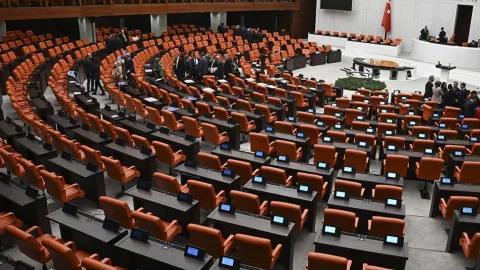 TBMM Genel Kurulu'nda 12. Yargı Paketi'nin kabul edilmesine ilişkin bir görsel.