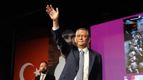 Özgür Özel liderliğinde kurulması beklenen yeni partiyle ilgili tartışmalar devam ediyor.