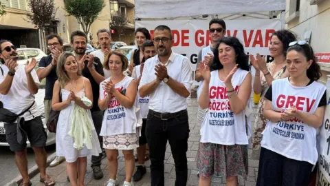 AFP Türkiye bürosunda grev yapan gazeteciler