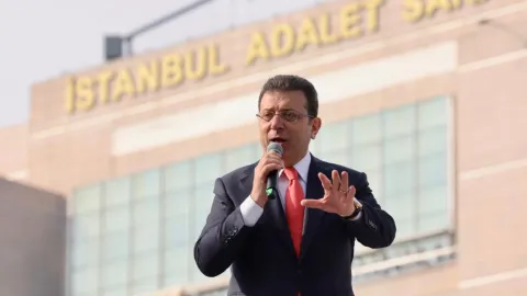 Ekrem İmamoğlu'nun yargılandığı davada reddi hakim talebinin reddedilmesine ilişkin haber görseli