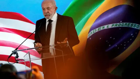 ABD Başkanı Donald Trump ve Brezilya Devlet Başkanı Lula'nın görselleri yan yana.