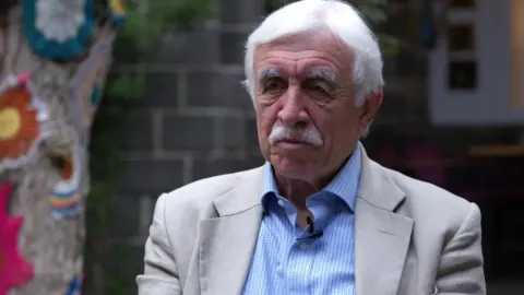 DEM Partili Cengiz Çandar'ın İçişleri Bakanı Mustafa Çiftçi'ye talebini ilettiği Meclis ziyareti.