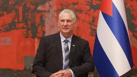 Küba Cumhurbaşkanı Miguel Díaz-Canel konuşma yaparken