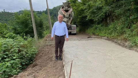 AKP Giresun Milletvekili Ali Temür'ün basın açıklaması sırasında çekilmiş bir fotoğrafı.