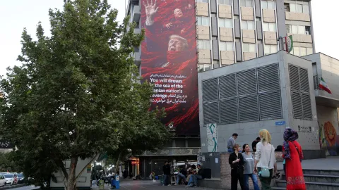 İran'ın başkenti Tahran'da ABD karşıtı afişler.