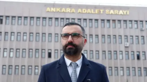 Gazeteci Alican Uludağ gözaltına alındığını duyurdu