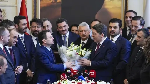 Zekeriya Öz ve Akın Gürlek'in yargıdaki etkilerine dair haber görselleri.