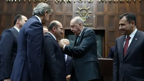Şile ve Tuzla Belediye Başkanlarının AK Parti'ye geçeceği iddialarına ilişkin haber görseli.