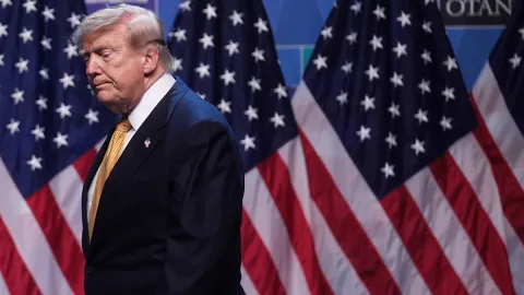 ABD Başkanı Donald Trump, beyaz sarayda açıklama yaparken