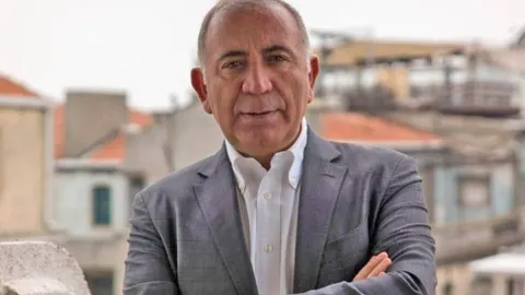 CHP İstanbul İl Başkanı Gürsel Tekin'in görevden almalara ilişkin açıklaması.