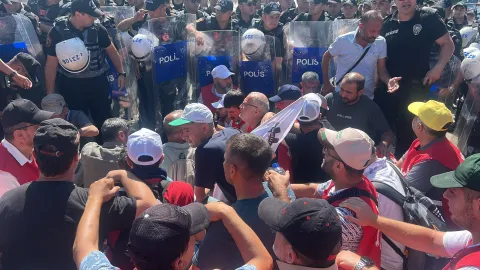 Yunus Emre Termik Santrali işçilerinin Ankara yürüyüşü sırasında polis müdahalesi.