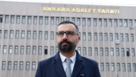 Gazeteci Alican Uludağ'ın X hesabına erişim engeli.