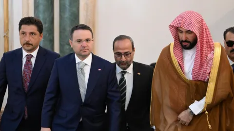 Adalet Bakanı Akın Gürlek ve Suudi Arabistan Adalet Bakanı Waleed Mohammed Al Smani'nin tokalaşması
