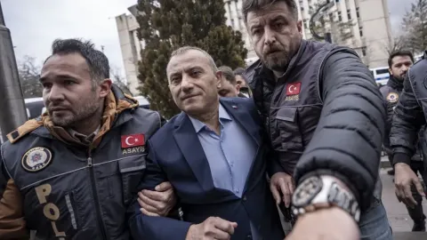 Eski Tunceli Valisi Tuncay Sonel'in telefon kayıtları yeni suçları ortaya çıkardı.
