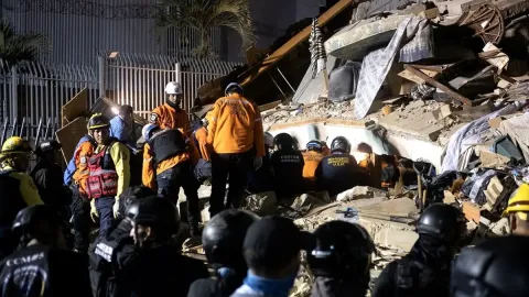 Venezuela'da deprem sonrası hasar gören binalar