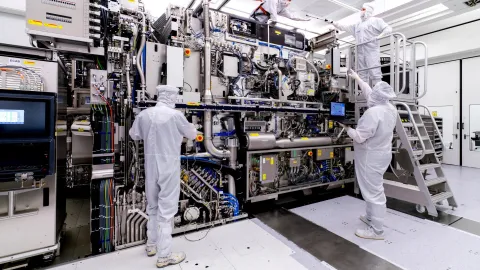 Hollandalı ASML şirketine ait EUV litografi makinesi.