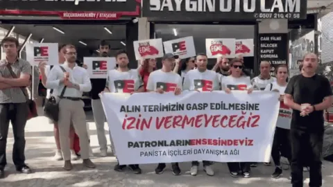 Panista işçilerinin Doruk Un ofisi önünde hak talebinde bulunduğu eylemden bir görüntü.