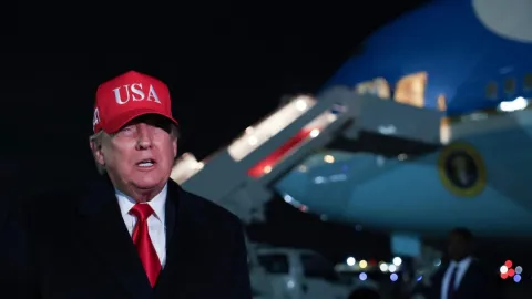 ABD Başkanı Donald Trump konuşma yaparken