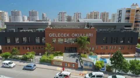 Mersin'deki bir özel okulun kampüs binası