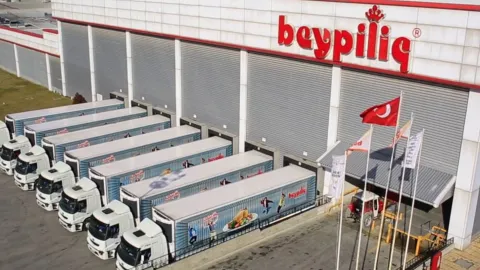 Bolu Beypiliç Tesisinde kimyasal ilaçlama sonrası etkilenen işçiler hastaneye kaldırıldı.