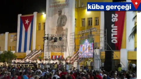 Küba'da Moncada Baskını'nın 73. yıl dönümü kutlamalarından bir görüntü.