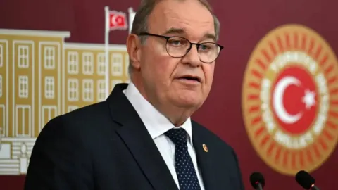 Faik Öztrak ve CHP heyeti TBMM Başkanı Numan Kurtulmuş'u ziyaret etti.