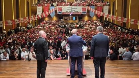 CHP rozet törenine figüran taşıyan cast ajansı sahibinin açıklaması.