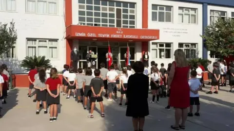 İzmir'de ilkokul öğrencilerine veli izni olmadan yapılan sorgularla ilgili haber.