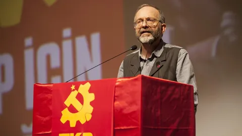 Kemal Okuyan konuşurken