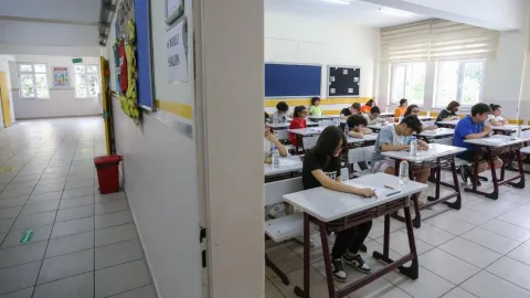 Mesele mescitten ibaret değil: Okullar ibadethaneye dönüşüyor, imam atamanın önü açılıyor