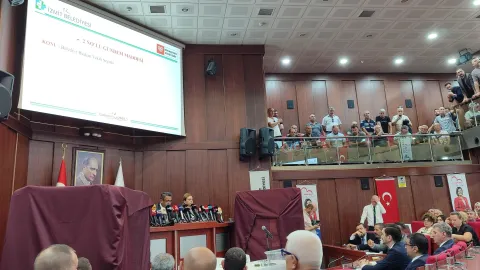 Başkanvekili seçildi: İzmit Belediyesi CHP'de kaldı