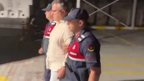 Cem Küçük’ün savcılık ifadesi ortaya çıktı: Para transferleri, ‘hediye’ ayakkabı ve asılsız yayınlar soruldu